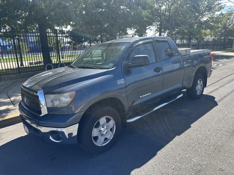 Toyota Tundra Tundra-Grade 5.7L Double Cab 4WD 2010