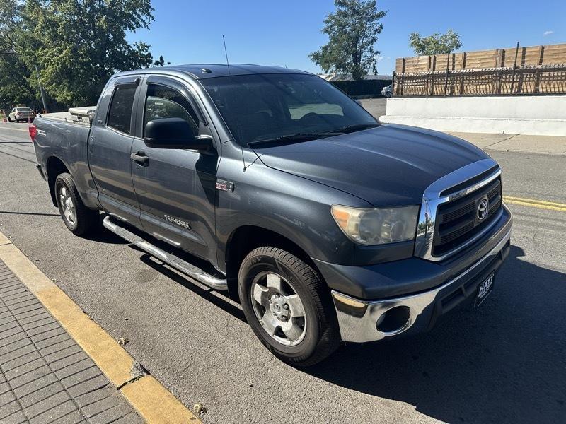 Toyota Tundra Tundra-Grade 5.7L Double Cab 4WD 2010