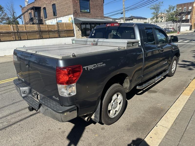 Toyota Tundra Tundra-Grade 5.7L Double Cab 4WD 2010