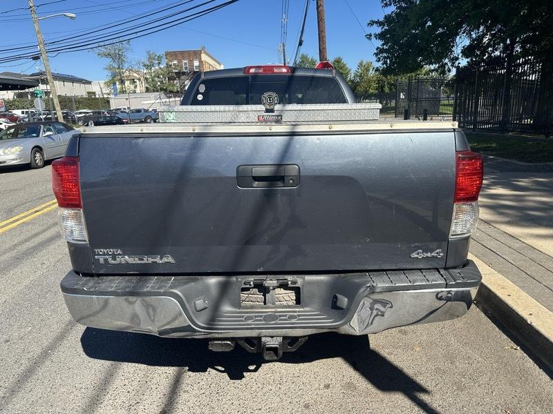 Toyota Tundra Tundra-Grade 5.7L Double Cab 4WD 2010