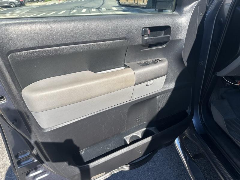 Toyota Tundra Tundra-Grade 5.7L Double Cab 4WD 2010