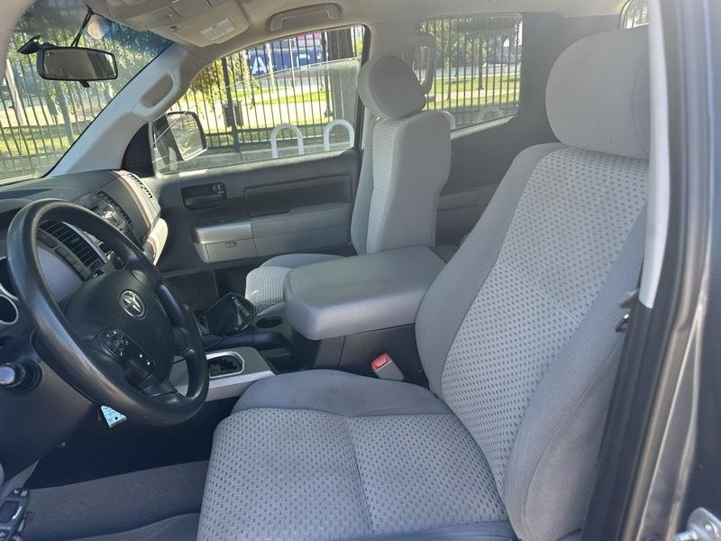 Toyota Tundra Tundra-Grade 5.7L Double Cab 4WD 2010
