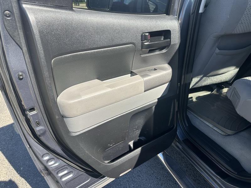 Toyota Tundra Tundra-Grade 5.7L Double Cab 4WD 2010