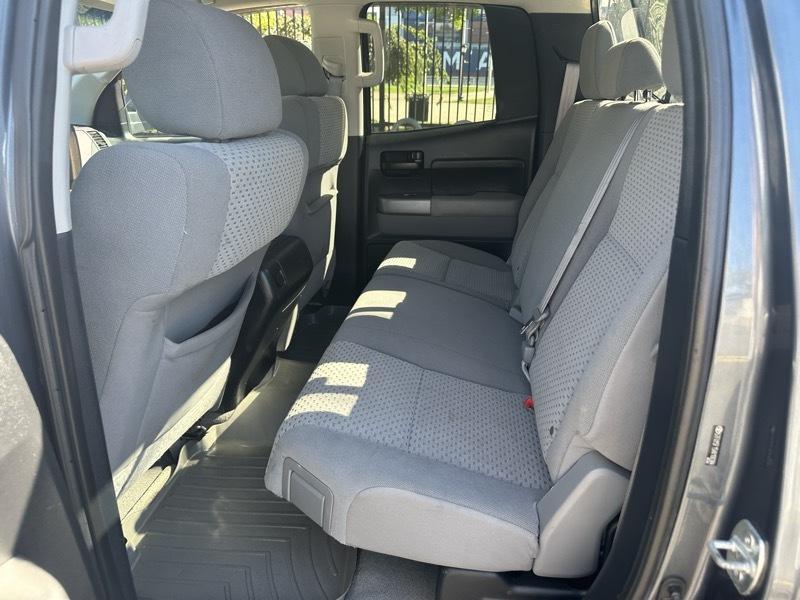 Toyota Tundra Tundra-Grade 5.7L Double Cab 4WD 2010