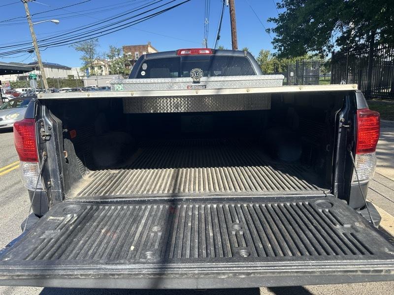 Toyota Tundra Tundra-Grade 5.7L Double Cab 4WD 2010