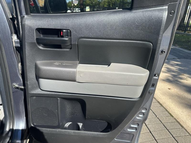 Toyota Tundra Tundra-Grade 5.7L Double Cab 4WD 2010