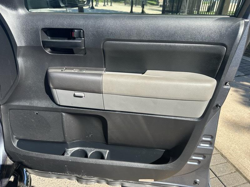 Toyota Tundra Tundra-Grade 5.7L Double Cab 4WD 2010