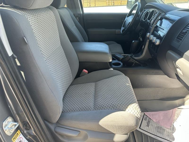 Toyota Tundra Tundra-Grade 5.7L Double Cab 4WD 2010