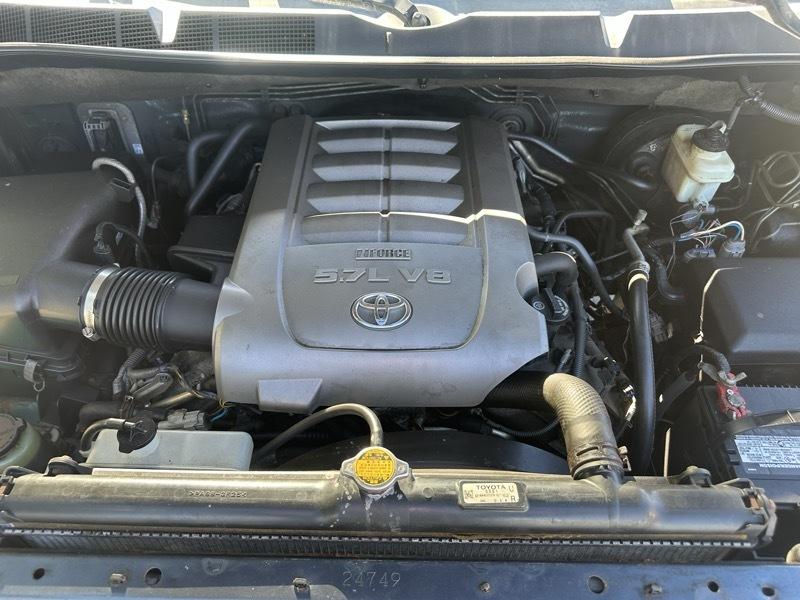 Toyota Tundra Tundra-Grade 5.7L Double Cab 4WD 2010