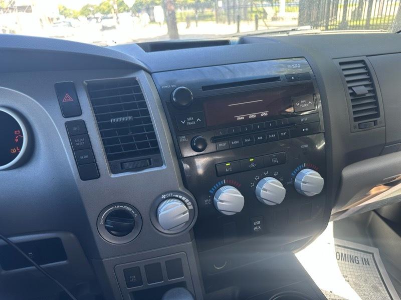 Toyota Tundra Tundra-Grade 5.7L Double Cab 4WD 2010