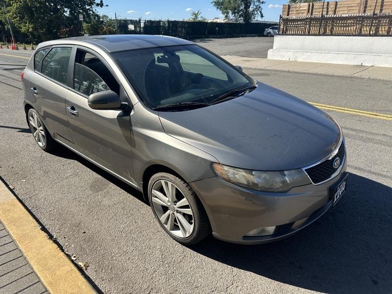 Kia Forte 5-Door SX 2011