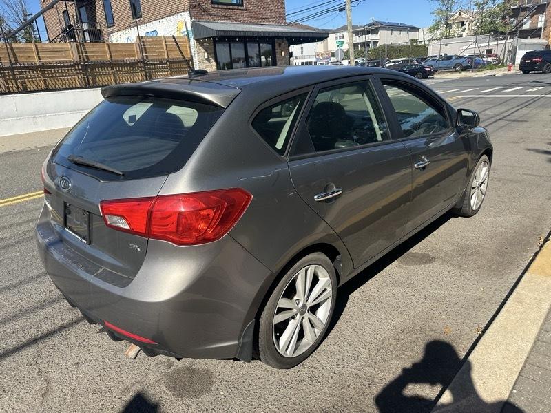 Kia Forte 5-Door SX 2011