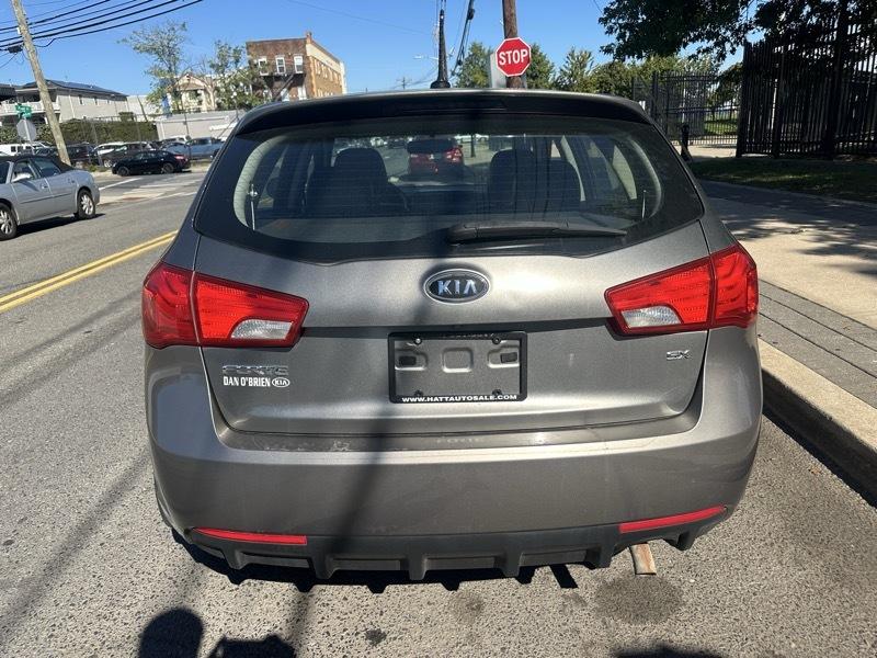 Kia Forte 5-Door SX 2011