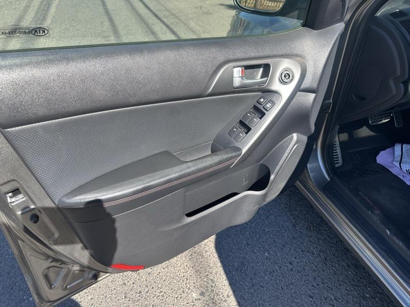 Kia Forte 5-Door SX 2011