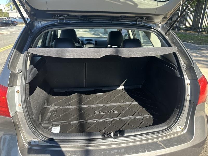 Kia Forte 5-Door SX 2011