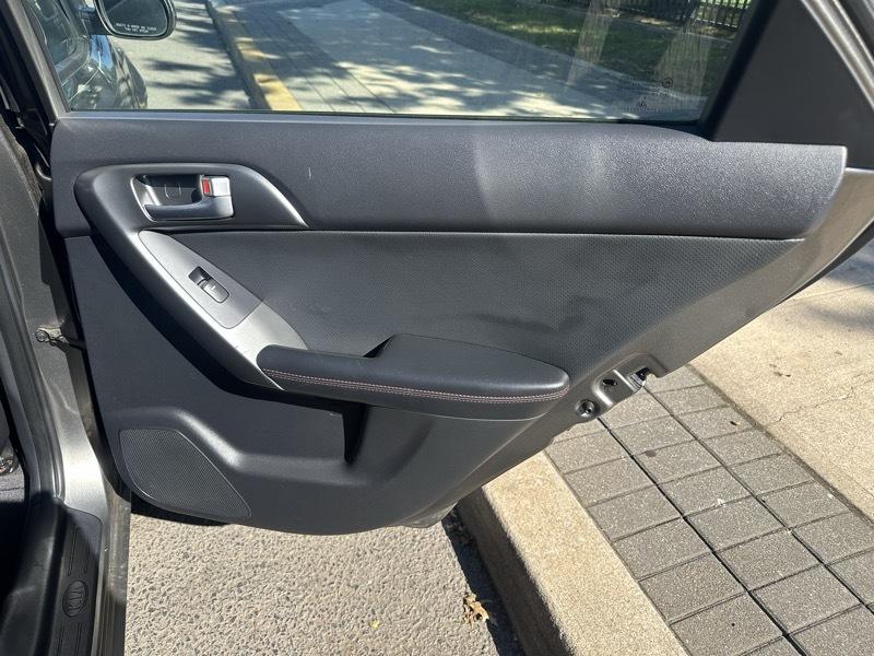 Kia Forte 5-Door SX 2011