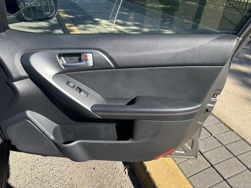 Kia Forte 5-Door SX 2011