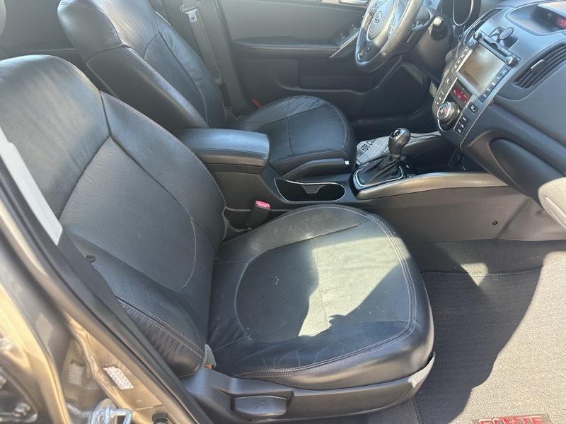 Kia Forte 5-Door SX 2011