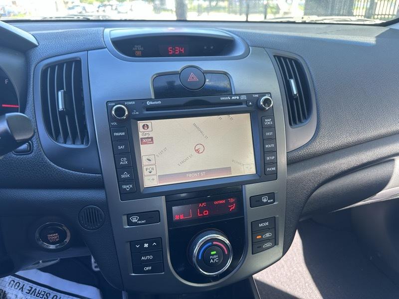 Kia Forte 5-Door SX 2011