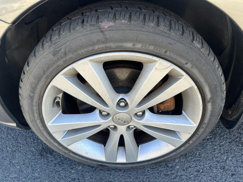 Kia Forte 5-Door SX 2011