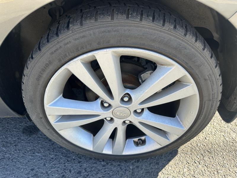 Kia Forte 5-Door SX 2011