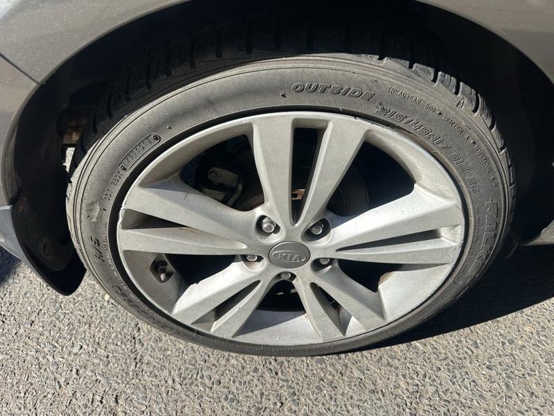Kia Forte 5-Door SX 2011