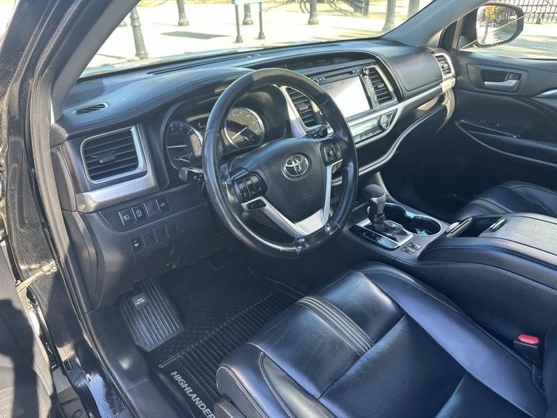 Toyota Highlander SE AWD V6 2019