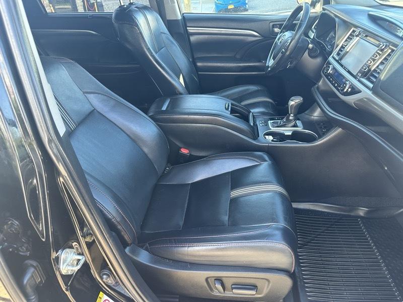 Toyota Highlander SE AWD V6 2019