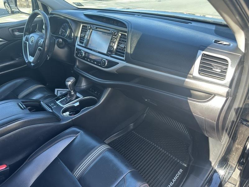 Toyota Highlander SE AWD V6 2019