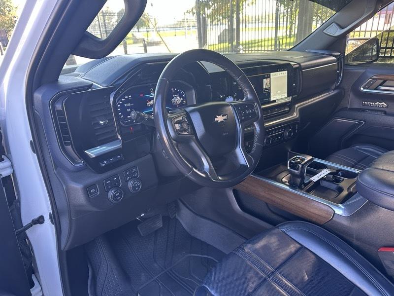 Chevrolet Silverado 1500 High Country Crew Cab 4WD 2023