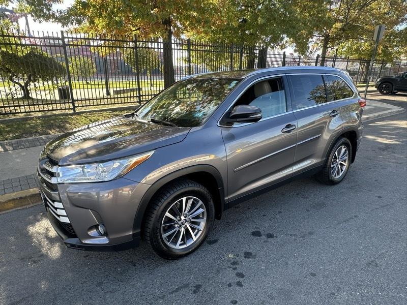Toyota Highlander XLE AWD V6 2019