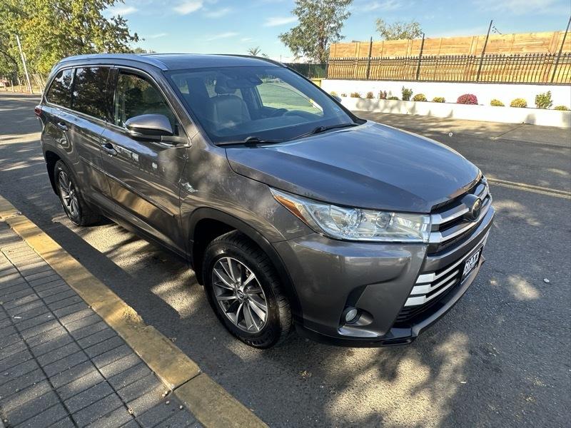 Toyota Highlander XLE AWD V6 2019