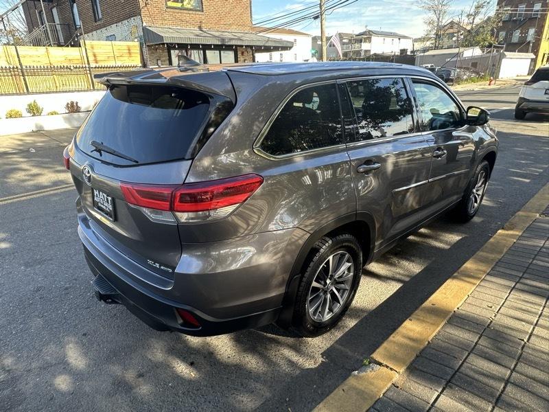 Toyota Highlander XLE AWD V6 2019