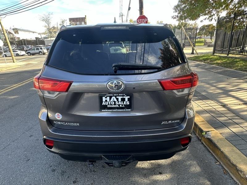 Toyota Highlander XLE AWD V6 2019