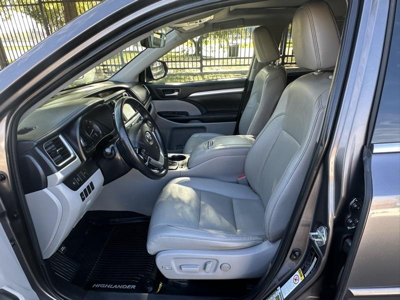 Toyota Highlander XLE AWD V6 2019