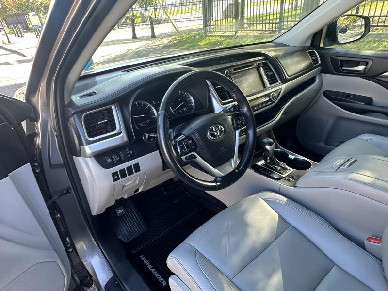 Toyota Highlander XLE AWD V6 2019