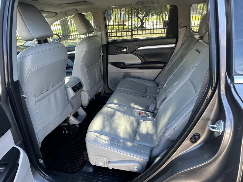 Toyota Highlander XLE AWD V6 2019