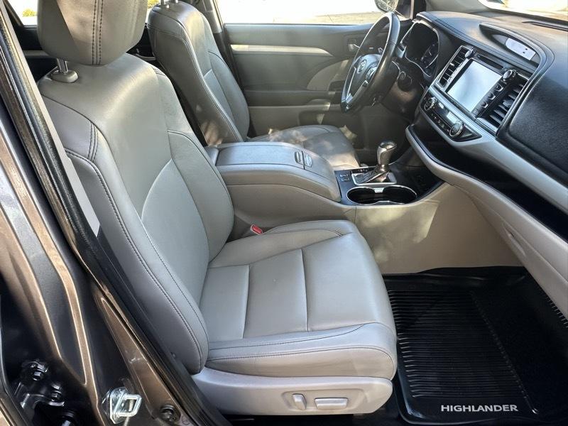 Toyota Highlander XLE AWD V6 2019