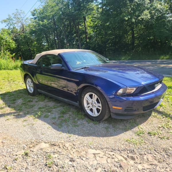 Ford Mustang V6 Convertible 2012