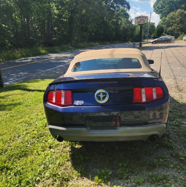 Ford Mustang V6 Convertible 2012
