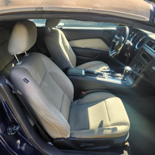 Ford Mustang V6 Convertible 2012