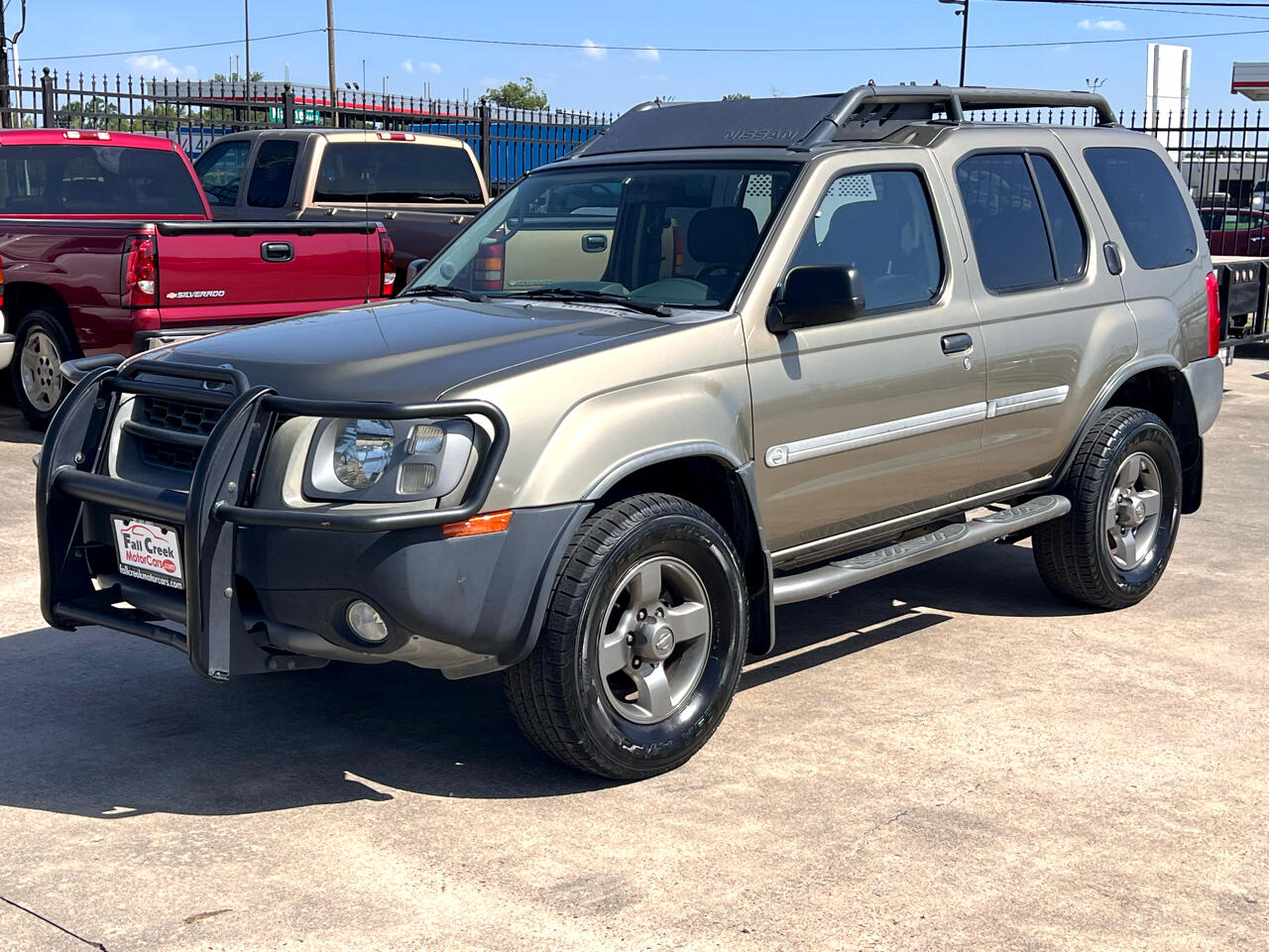 2002 Nissan Xterra SE Base photo 2