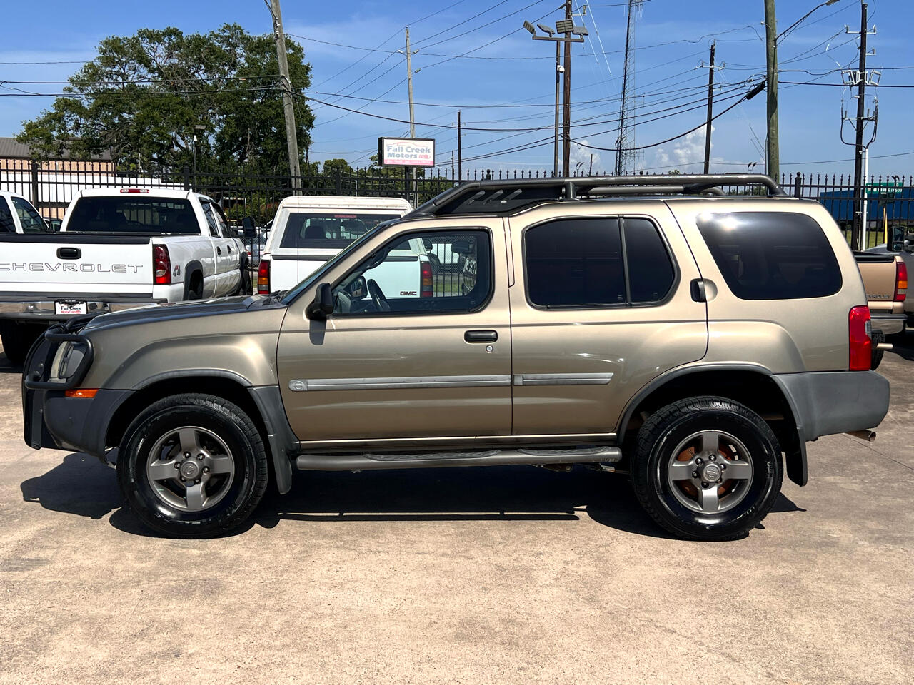 2002 Nissan Xterra SE Base photo 4