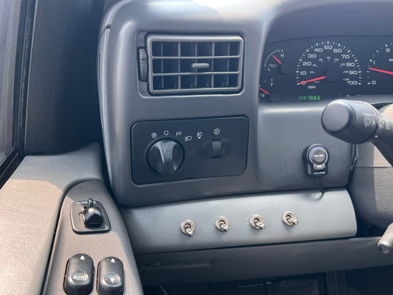 Ford F-350 SD Lariat Crew Cab 4WD 2004 Ford F-350 SD Lariat Crew Cab 4WD 2004