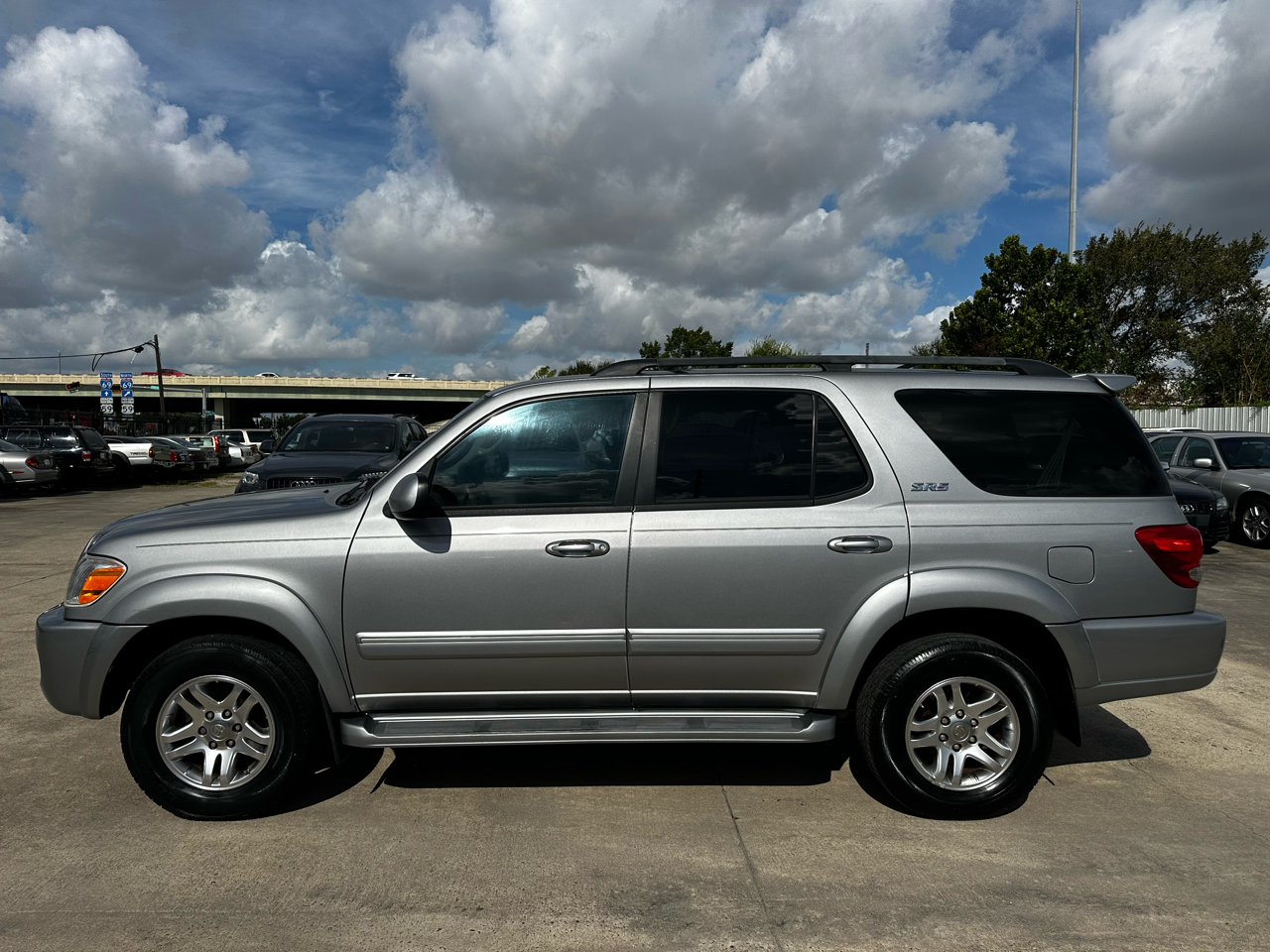 2005 Toyota Sequoia SR5 photo 2