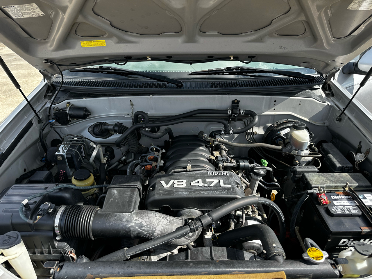 2005 Toyota Sequoia SR5 photo 9