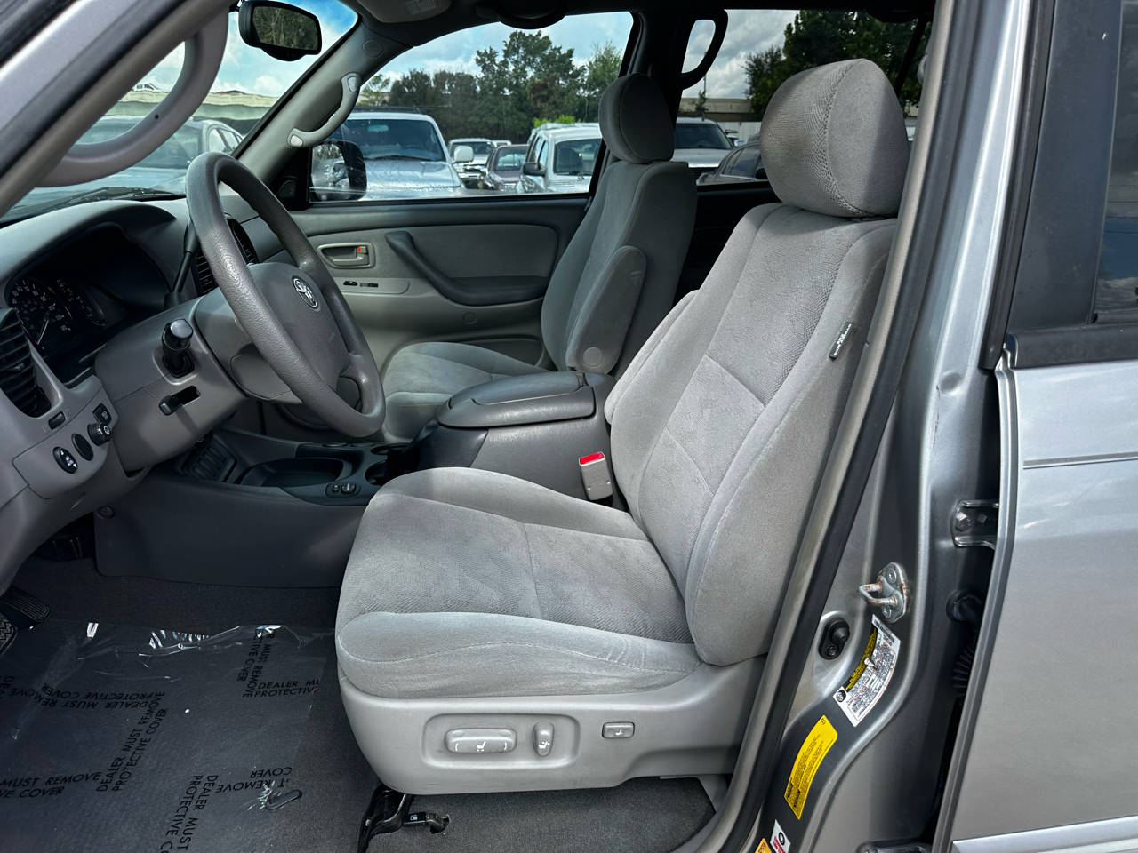 2005 Toyota Sequoia SR5 photo 12