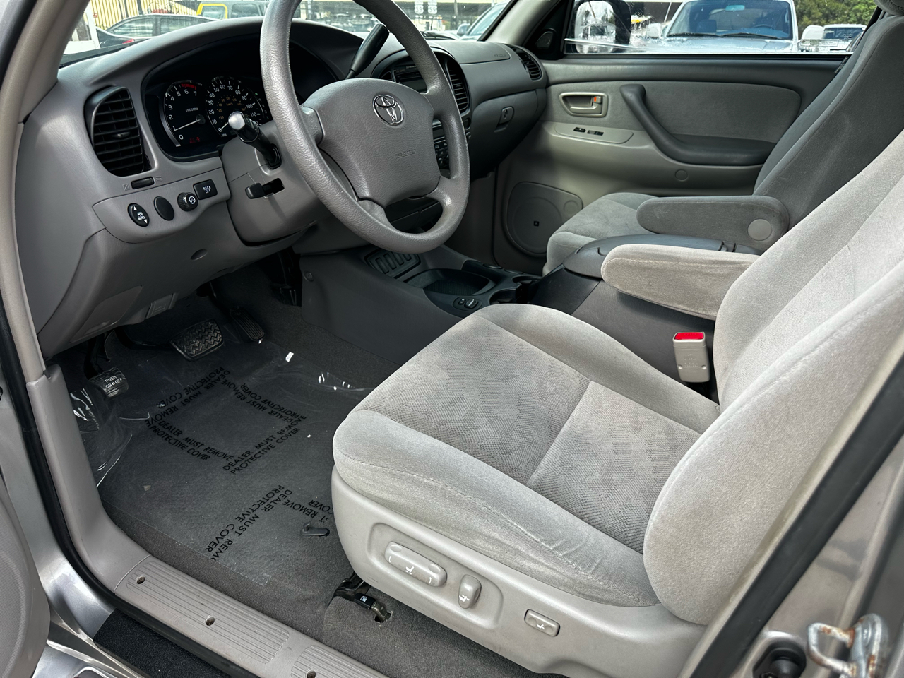 2005 Toyota Sequoia SR5 photo 14