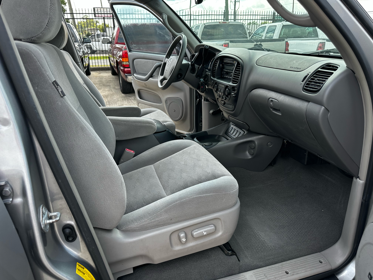 2005 Toyota Sequoia SR5 photo 15