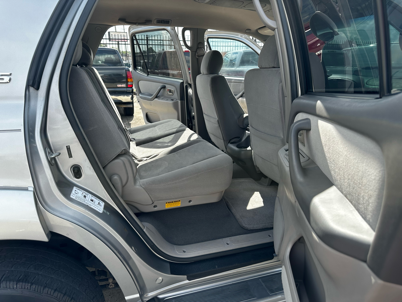 2005 Toyota Sequoia SR5 photo 16